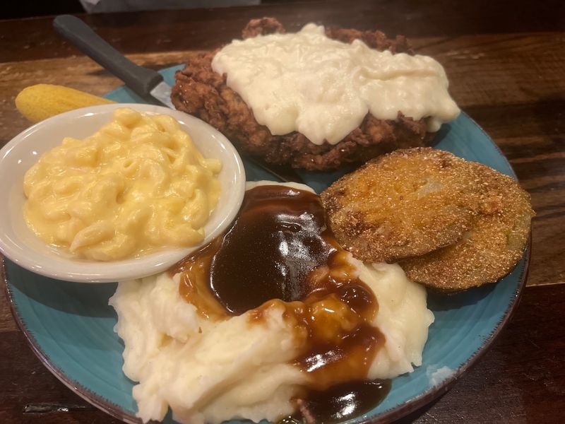 The Kentucky Comfort Food Restaurant Locals Swear By When The Temperature Takes A Dip - Decor Hint Pick One Meat And Three Happy Sides