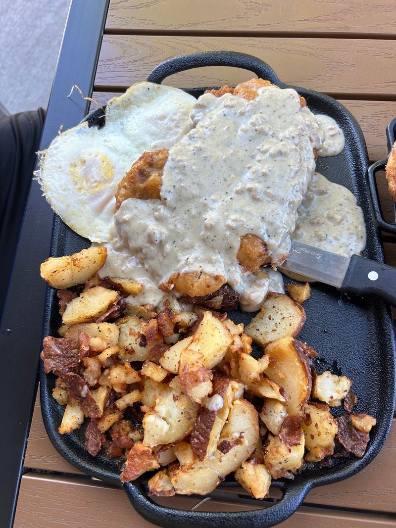 This Idaho Diner Has A Long Wait Most Mornings, And Regulars Have Been Lining Up For Years - Decor Hint The Chicken Fried Steak That Hogs The Plate
