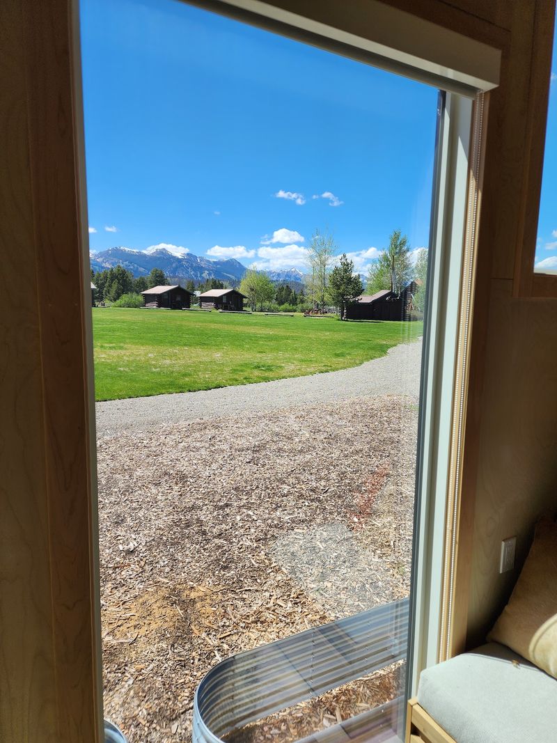 Sawtooth Peaks Filling Every Window