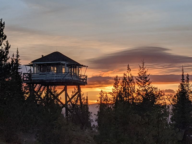 At 7,014 Feet This Idaho Lookout Tower Rents Overnight Stays Above The Treetops - Decor Hint The 1958 Honeymoon Nobody Saw Coming