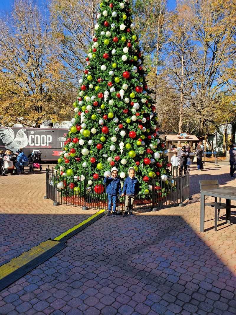 A Mile-Long Holiday Lantern Wonderland Returns To Georgia This November - Decor Hint The Lights Come Back On November 21