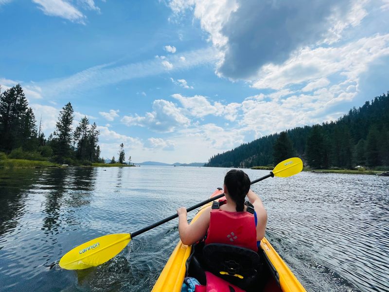 Paddles, Wakes, And Plenty Of Room To Roam