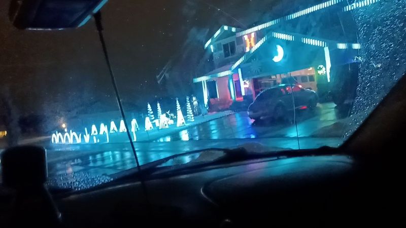 This Free Idaho Christmas Light Show Dances To Music Every Winter, From Carols To Taylor Swift - Decor Hint Your Car Radio Becomes The Sound System
