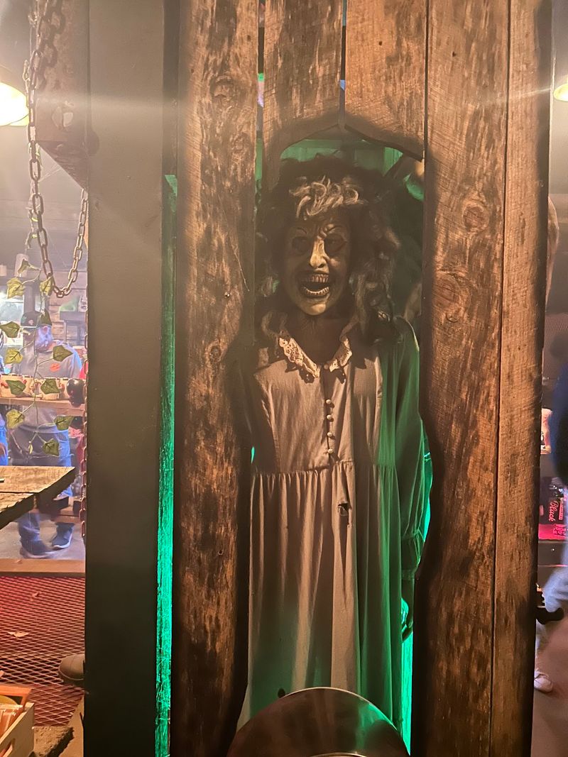 Dare To Explore This Haunted House In South Carolina - Decor Hint Know The Health And Safety Rules Before You Go