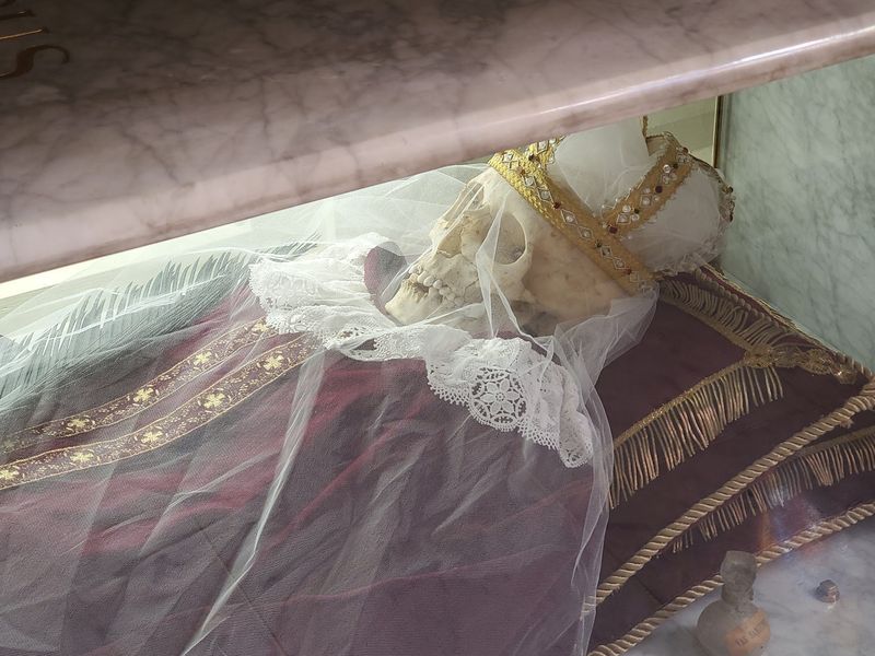 This Kentucky Church Holds A Rare Treasure That Few American Churches Have - Decor Hint Meet A Soldier And A Faithful Young Woman