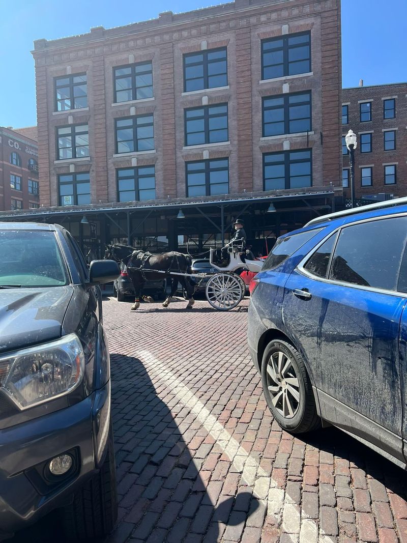 Hours, Parking, and Getting Around Without Stress