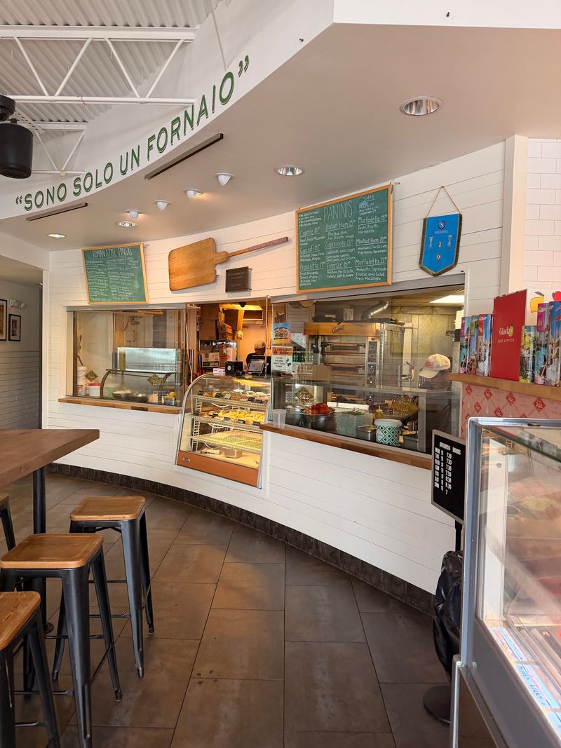This Georgia Italian Bakery Serves Fresh Bread, Roman-Style Pizza, And Creamy Gelato - Decor Hint Timing Your Visit Makes Everything Easier