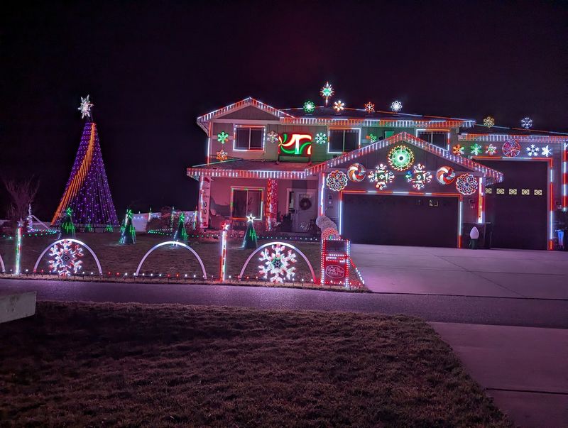 This Free Idaho Christmas Light Show Dances To Music Every Winter, From Carols To Taylor Swift - Decor Hint So Many Colors You Will Need A Second Lap