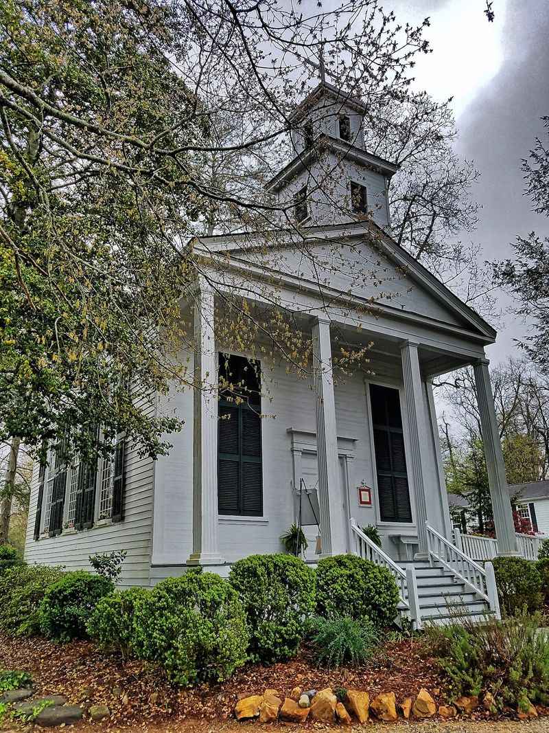 This Georgia Church Holds A Rare Treasure That Few Other Churches Have - Decor Hint A Long Trip From New York City