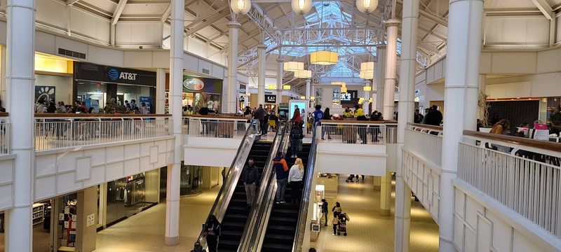 This Massive Connecticut Mall Has So Many Shops, Restaurants And Sweet Treats You’ll Want To Stay All Day - Decor Hint Finding It Is Easy, Leaving Is The Hard Part