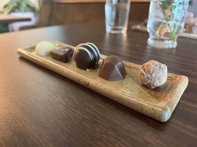 The Chocolate Bar In South Carolina That Makes Ordinary Desserts Feel Forgettable - Decor Hint Take Your Taste Buds To School