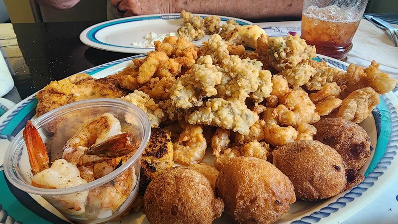 This Tiny Georgia Seafood Spot Has Fried Clams That Are Worth The Drive - Decor Hint Wild Georgia Shrimp And Big Platters