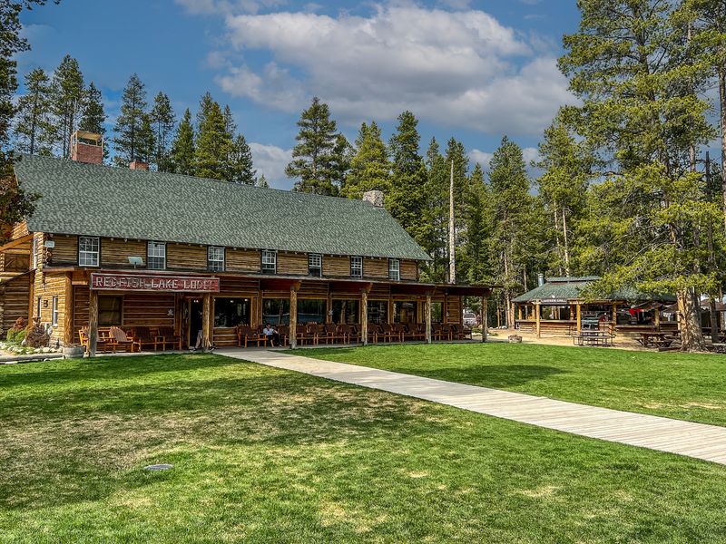 This Idaho Lodge Offers Rustic Cabins Right On The Water, With Mountains All Around - Decor Hint Dinner At Limbert's And Fish Tacos By The Beach