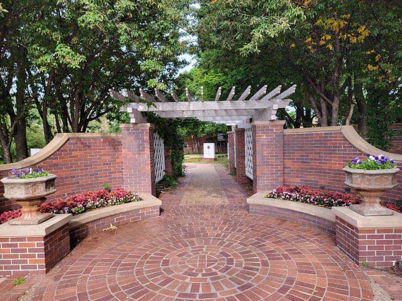 Gerald Ford Was Born In Nebraska And The Spot Is Now A Quiet Rose Garden - Decor Hint Small Weddings And Senior Photos Bloom Here Too
