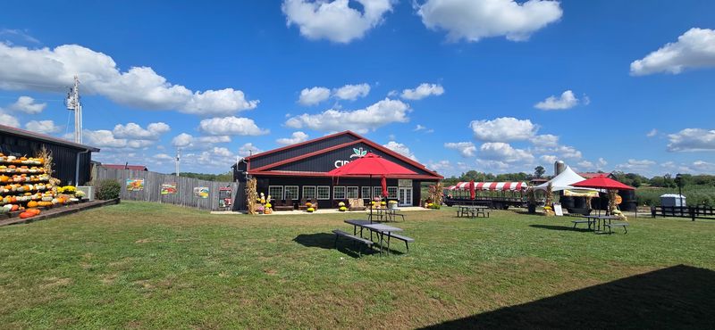 This Kentucky Apple Orchard Was Named The Best Place In The State To Go Apple Picking - Decor Hint Save Room For Lunch At The Sweet Apple Cafe