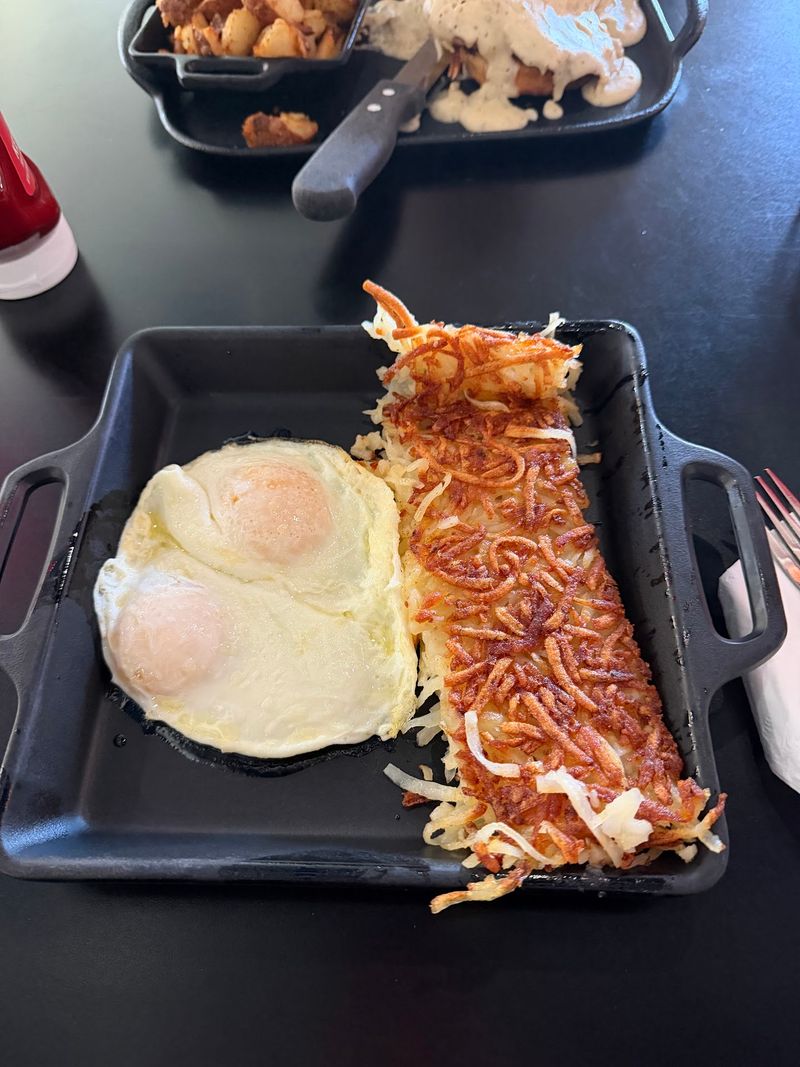 This Idaho Diner Has A Long Wait Most Mornings, And Regulars Have Been Lining Up For Years - Decor Hint Plan On Waiting, Because Everyone Else Had The Same Idea