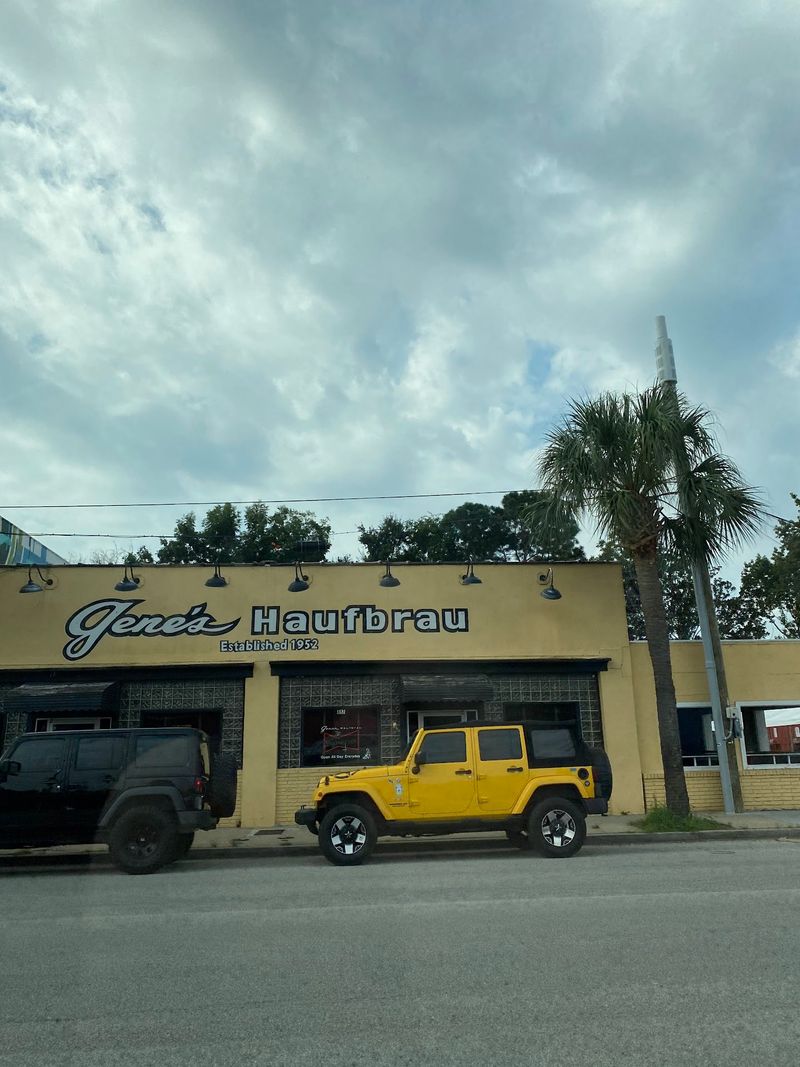 Gene's Haufbrau, Charleston