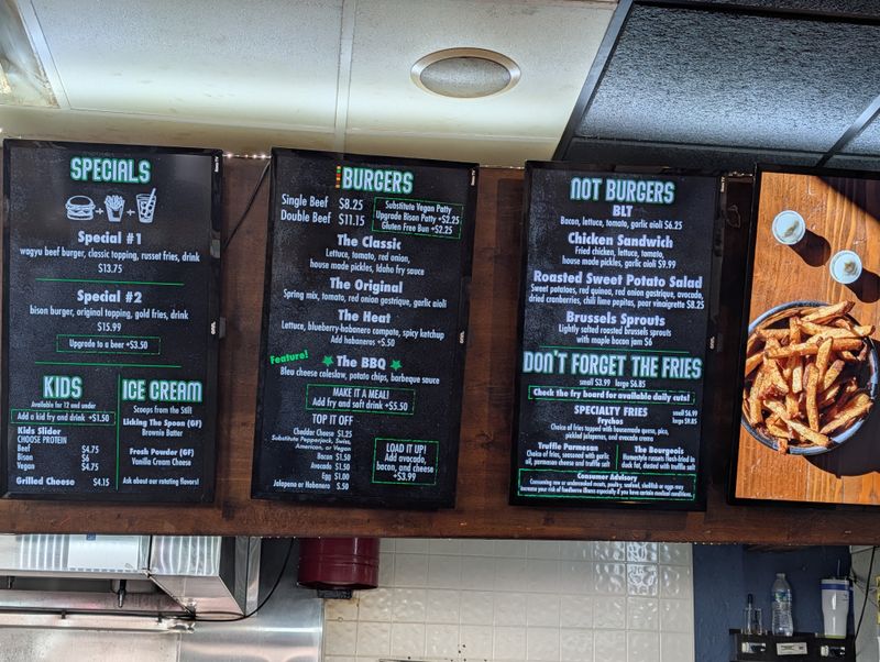 This Idaho Burger Joint Serves Purple Fries And Blueberry Ketchup, And People Love It - Decor Hint Before You Head Downtown