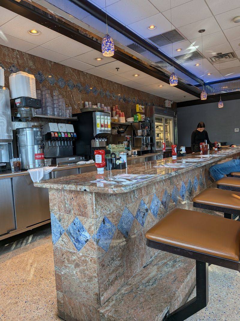 This Pennsylvania Diner Serves All-Day Breakfast With A Dessert Display That Steals The Show - Decor Hint Way Bigger Inside Than The Road Lets On