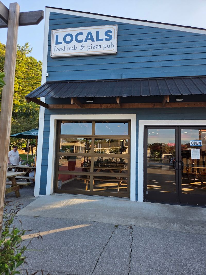 Locals Food Hub & Pizza Pub