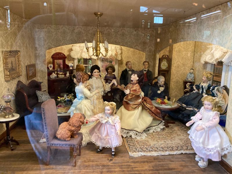 This Storybook Attraction In Kentucky Is One Of The Best Kept Secrets In The South - Decor Hint American History Gets Shrunk Down To Pocket Size