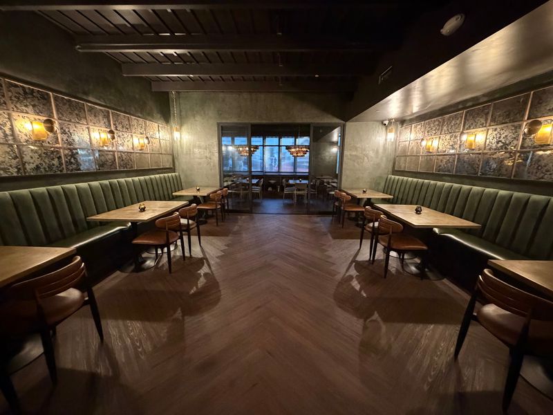 This New California Restaurant Brings Old Hollywood Glamour, Live Music, And Upscale Dining To Laguna Beach - Decor Hint Brass, Velvet, And Tangerine Make A Strong First Impression