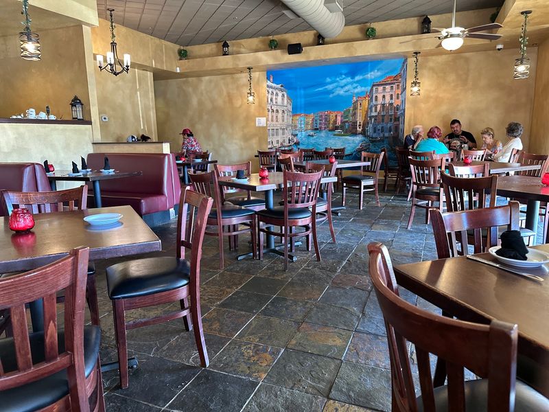 12 Old-School Italian Restaurants In Sacramento, California, Where Generous Portions Are Part Of The Tradition - Decor Hint Ippolito's Trattoria