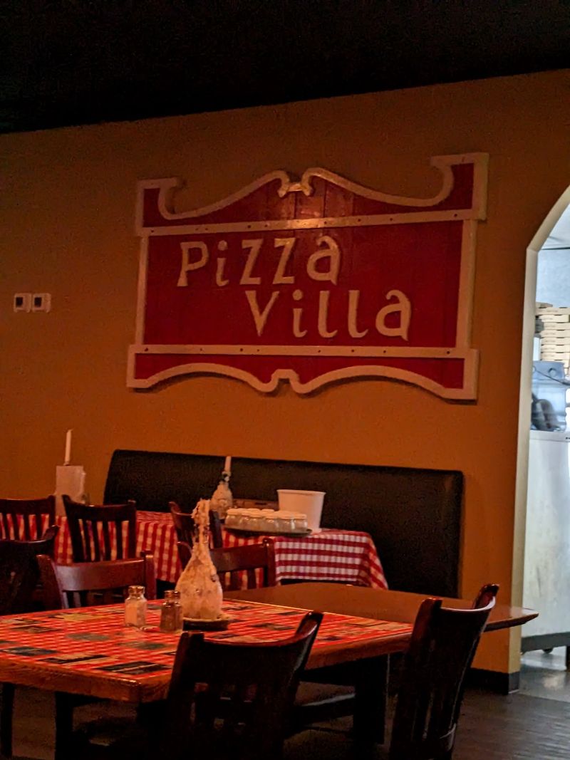 This Decades-Old Georgia Pizzeria Has Been Serving Pizza Since 1968 - Decor Hint Candles Are Lit, So Let Your Eyes Adjust
