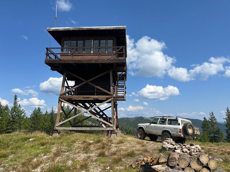 8 Idaho Fire Lookout Rentals Where You Sleep In A Glass Cabin Atop A Peak - Decor Hint Surveyors Lookout