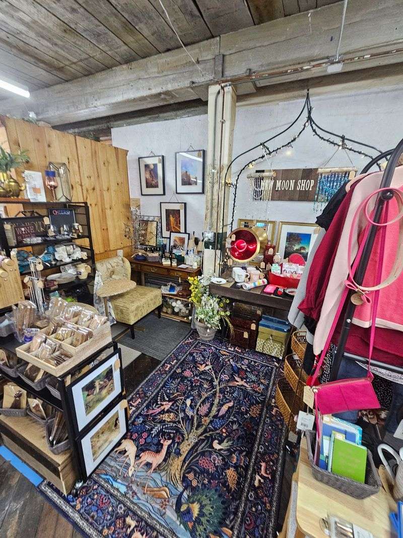 Dedstok Relics At The Shops At New Hartford, New Hartford