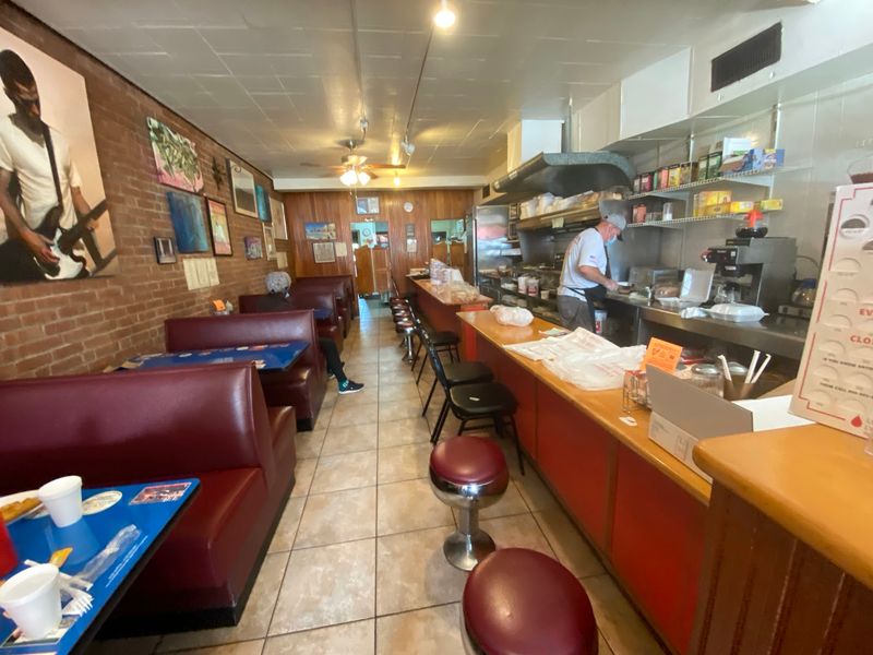 Mo's Midtown Restaurant