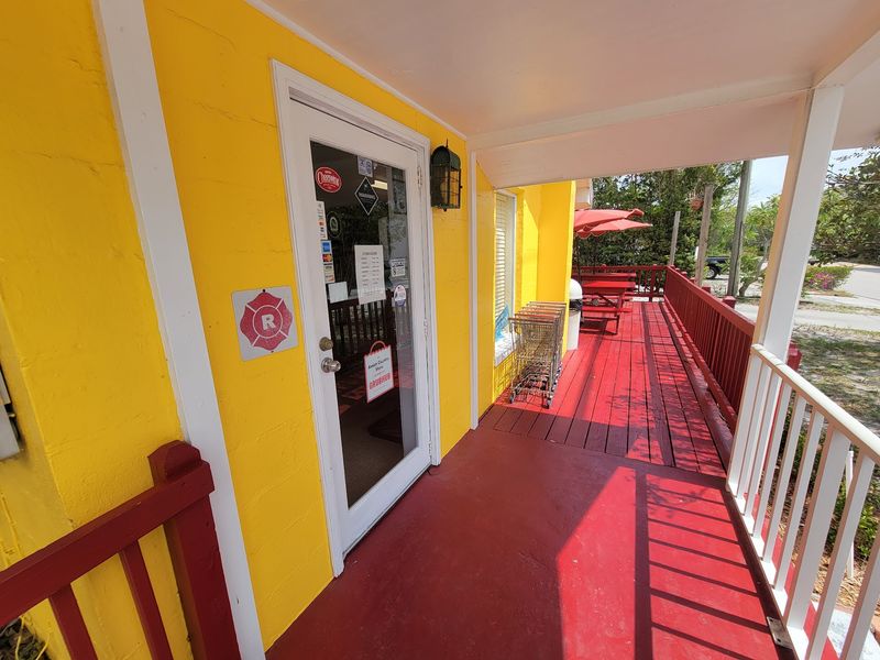 At This Amish-Style Store In Florida, You Leave With Shoofly Pie, Whoopie Pies, And Made-To-Order Deli Sandwiches - Decor Hint A Plain Little Storefront Hiding A Pennsylvania Pantry