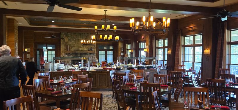 9 Georgia Mountain Restaurants Where The Fall Views Are Almost As Good As The Food - Decor Hint The Dining Room At Brasstown Valley Resort, Young Harris