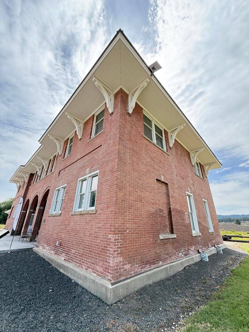 9 Idaho Old Railroad Depots That Still Stand As Museums Along Forgotten Tracks - Decor Hint The Historic Pacific & Idaho Northern