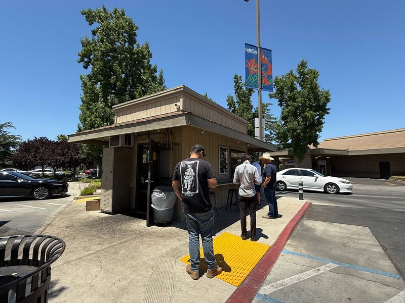 11 Secret California BBQ Joints Most Tourists Walk Right Past - Decor Hint Mike's Grill, Fresno