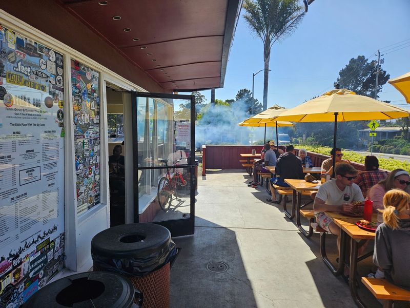 11 Secret California BBQ Joints Most Tourists Walk Right Past - Decor Hint Cole's Bar-B-Q, Santa Cruz
