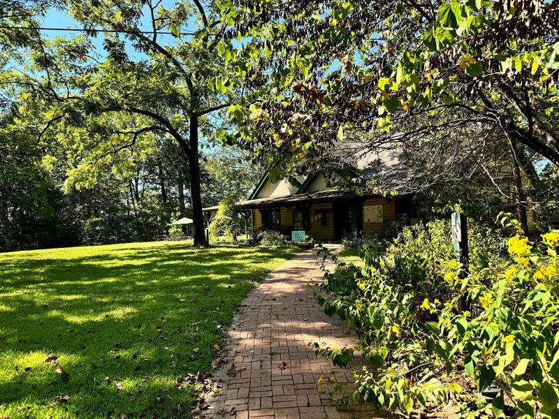 Nothing Beats A Hike Through This Peaceful 1,700-Acre Maryland Sanctuary - Decor Hint The Visitor Center Is A Smart First Stop