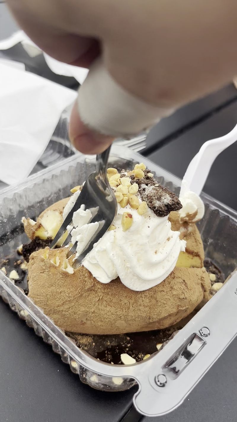 People Stop At This Idaho Drive-Thru Window Just To Order Ice Cream Shaped Like A Baked Potato - Decor Hint A Sweet Joke Worth Getting