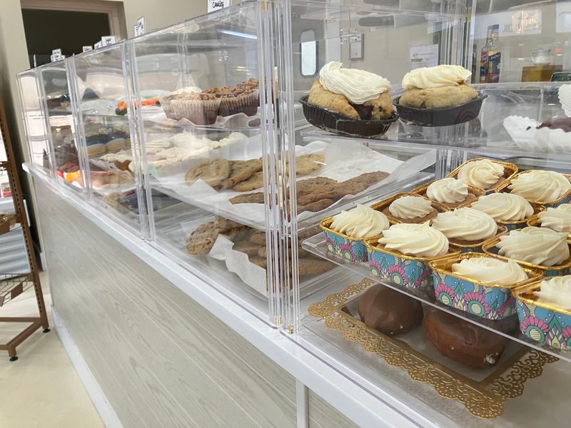 This Nebraska Bakery Is Completely Gluten-Free So Every Cinnamon Roll And Slice Of Sourdough Is Safe - Decor Hint The Cinnamon Roll Everyone Orders First