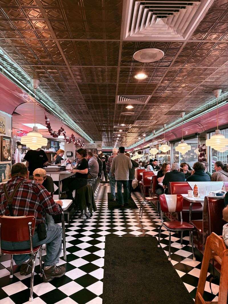 Troy's 105 Diner