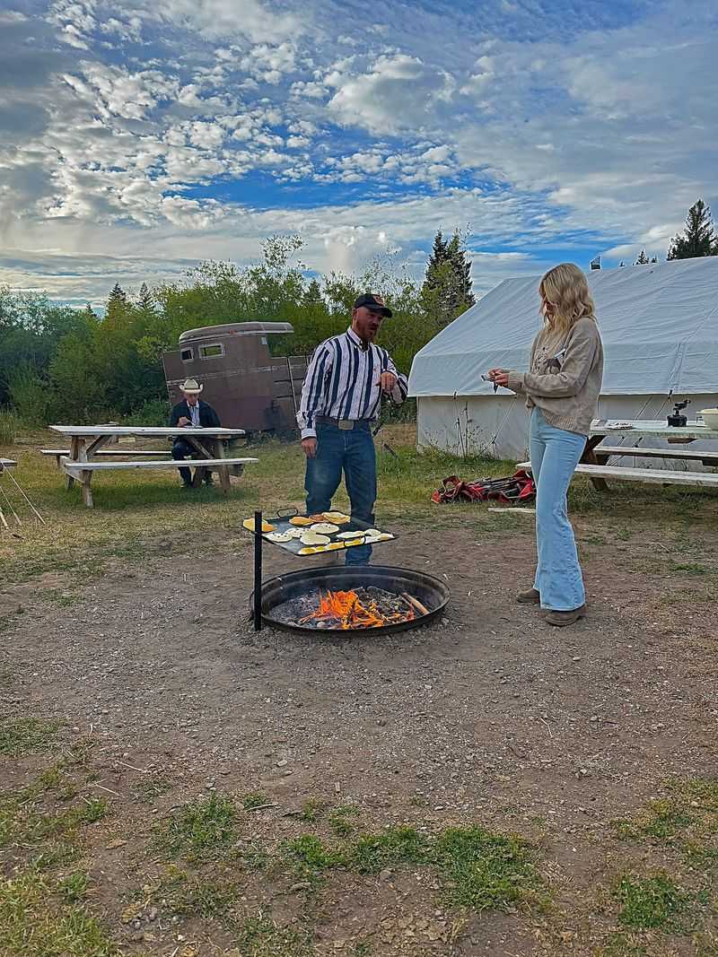 This Idaho Ranch Pairs A Fast Ride Herding About 40 Horses With A Homemade Treat Waiting Afterward - Decor Hint Pie, Fresh Bread, And Coffee After The Dust Settles