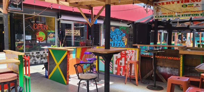 Minto's Jamaican Restaurant & Bar, Oakland