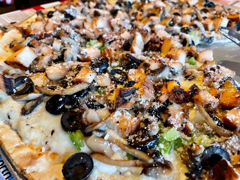 This Decades-Old Georgia Pizzeria Has Been Serving Pizza Since 1968 - Decor Hint Plan Your Visit Around These Evening-Only Hours
