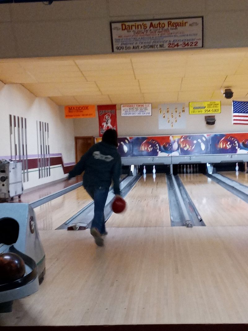 This Small-Town Nebraska Bowling Alley Is The Only Place To Roll A Strike For Miles - Decor Hint Family Night Without The Big-City Fuss