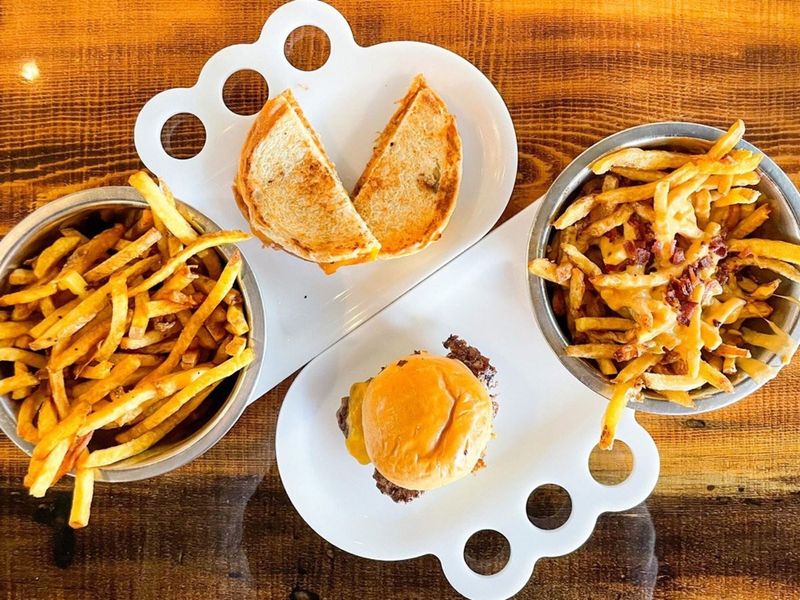 This Idaho Burger Joint Serves Purple Fries And Blueberry Ketchup, And People Love It - Decor Hint Room For Every Kind Of Eater