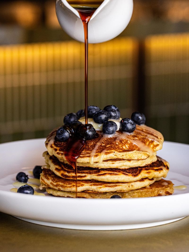 This New California Restaurant Brings Old Hollywood Glamour, Live Music, And Upscale Dining To Laguna Beach - Decor Hint Weekend Brunch And Sunset Hour Stretch The Fun
