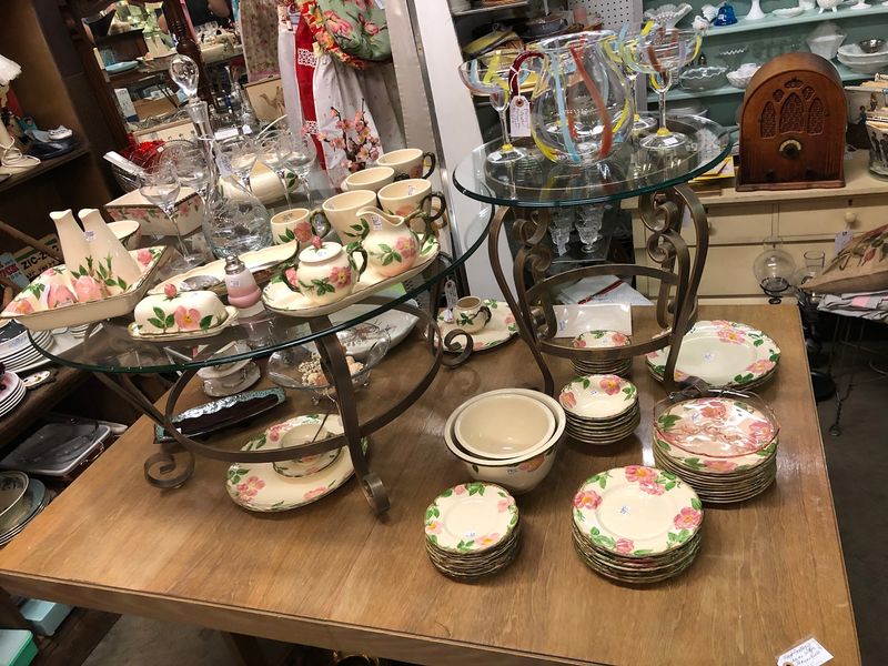 This Surprisingly Big Idaho Vintage Market Sends You Home With Fair-Priced Finds From Numerous Booths - Decor Hint Plates, Glassware, And Kitchen Nostalgia