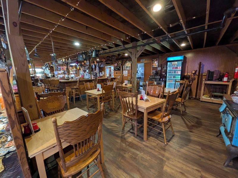 This Huge Nebraska Antique Mall Packs Vintage Treasures, Bargain Prices And A Cafe Under One Roof - Decor Hint The Plattepus Cafe Has A Sandwich With A Following