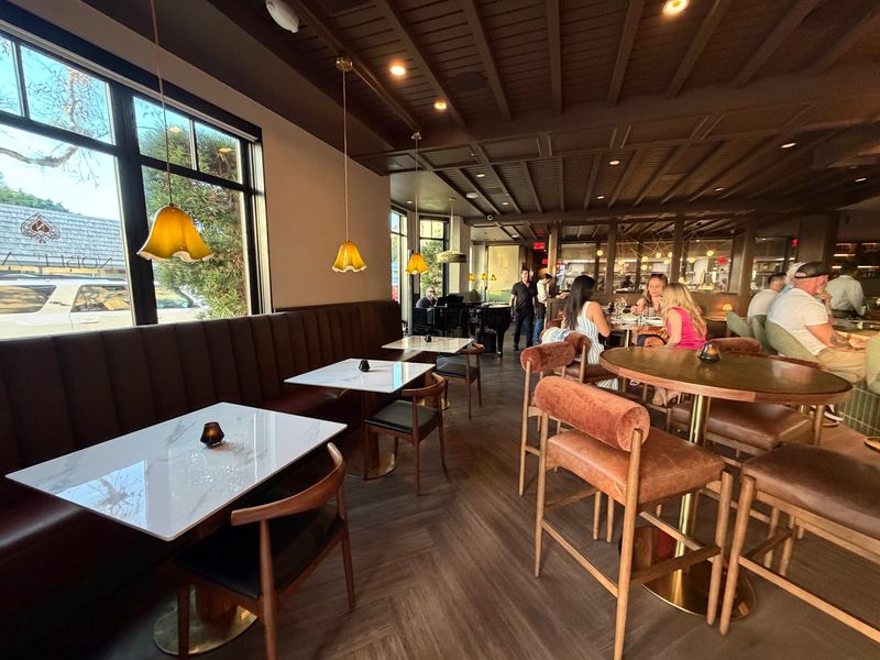 This New California Restaurant Brings Old Hollywood Glamour, Live Music, And Upscale Dining To Laguna Beach - Decor Hint Your Evening Can Swing To A Live Piano Soundtrack