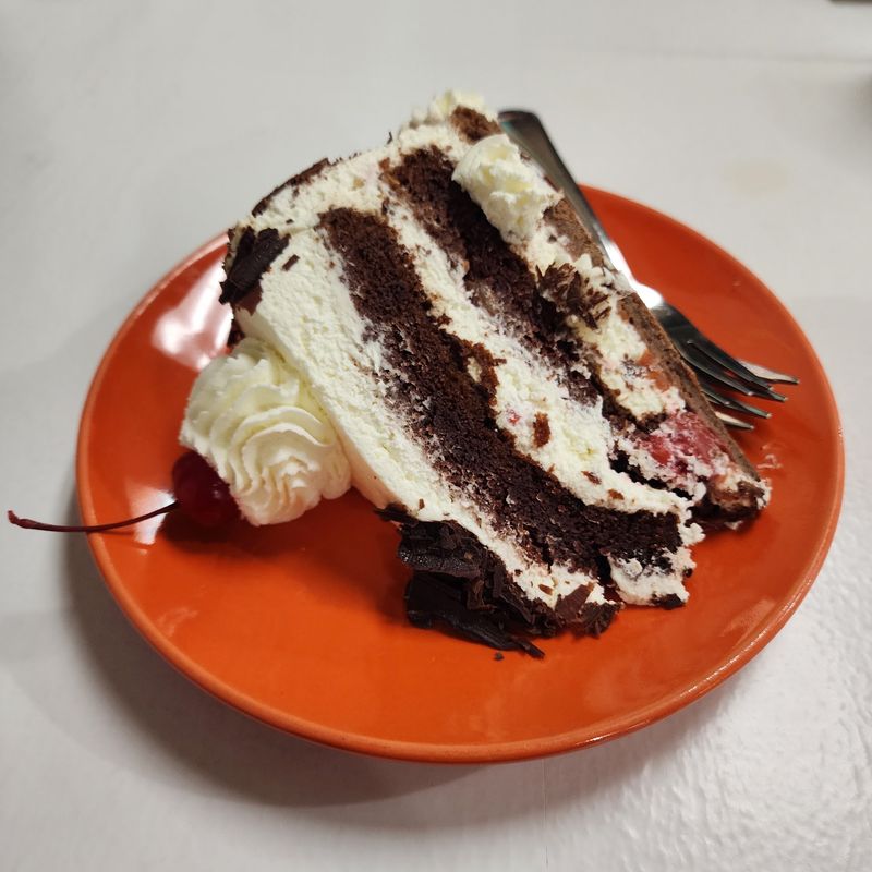 This Old-School Tennessee German Bakery And Deli Keeps Authentic Flavors Alive - Decor Hint Save Room, Because The Torte Situation Is Serious